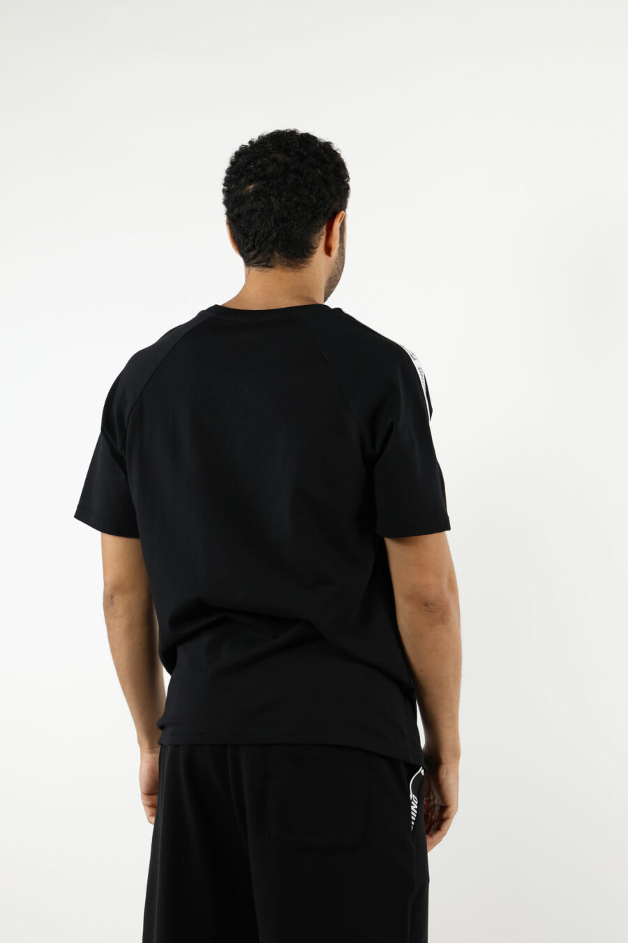 T-shirt noir avec logo de l'ours "underbear" sur la bande d'épaule - 111000