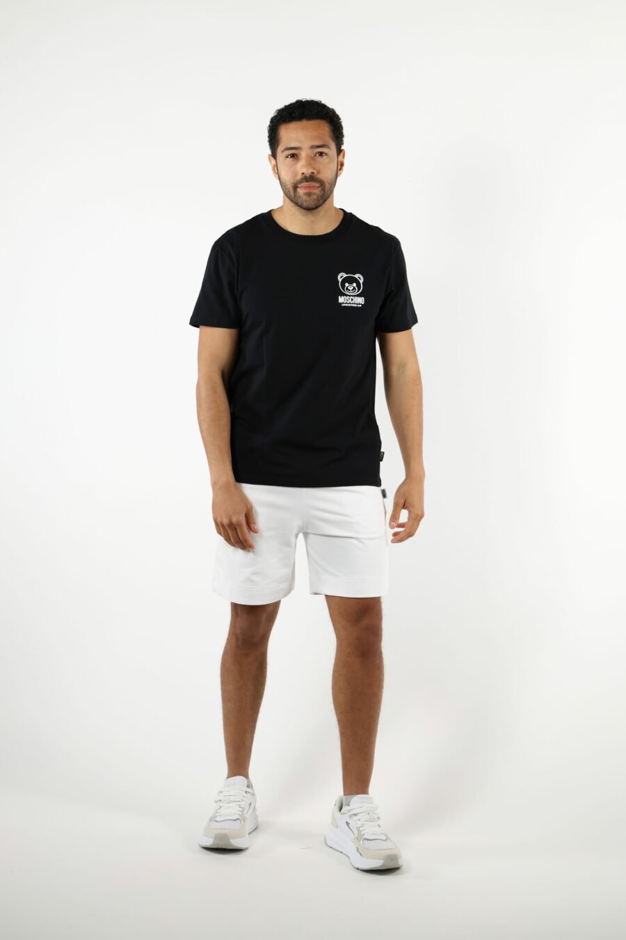 T-shirt schwarz mit Mini-Bär "underbear" in weißem Gummi - 111013