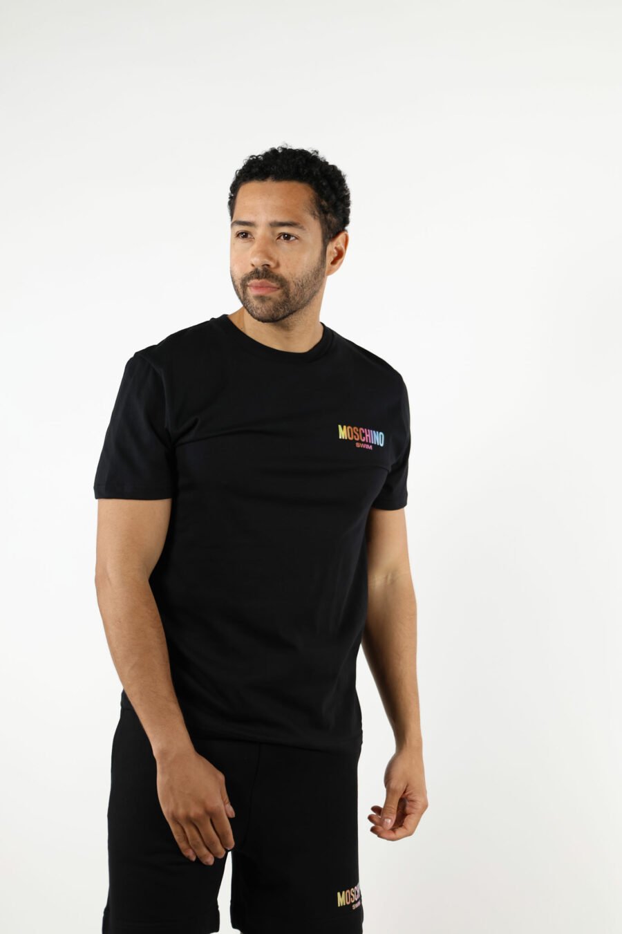 Camiseta negra con minilogo multicolor - 111038