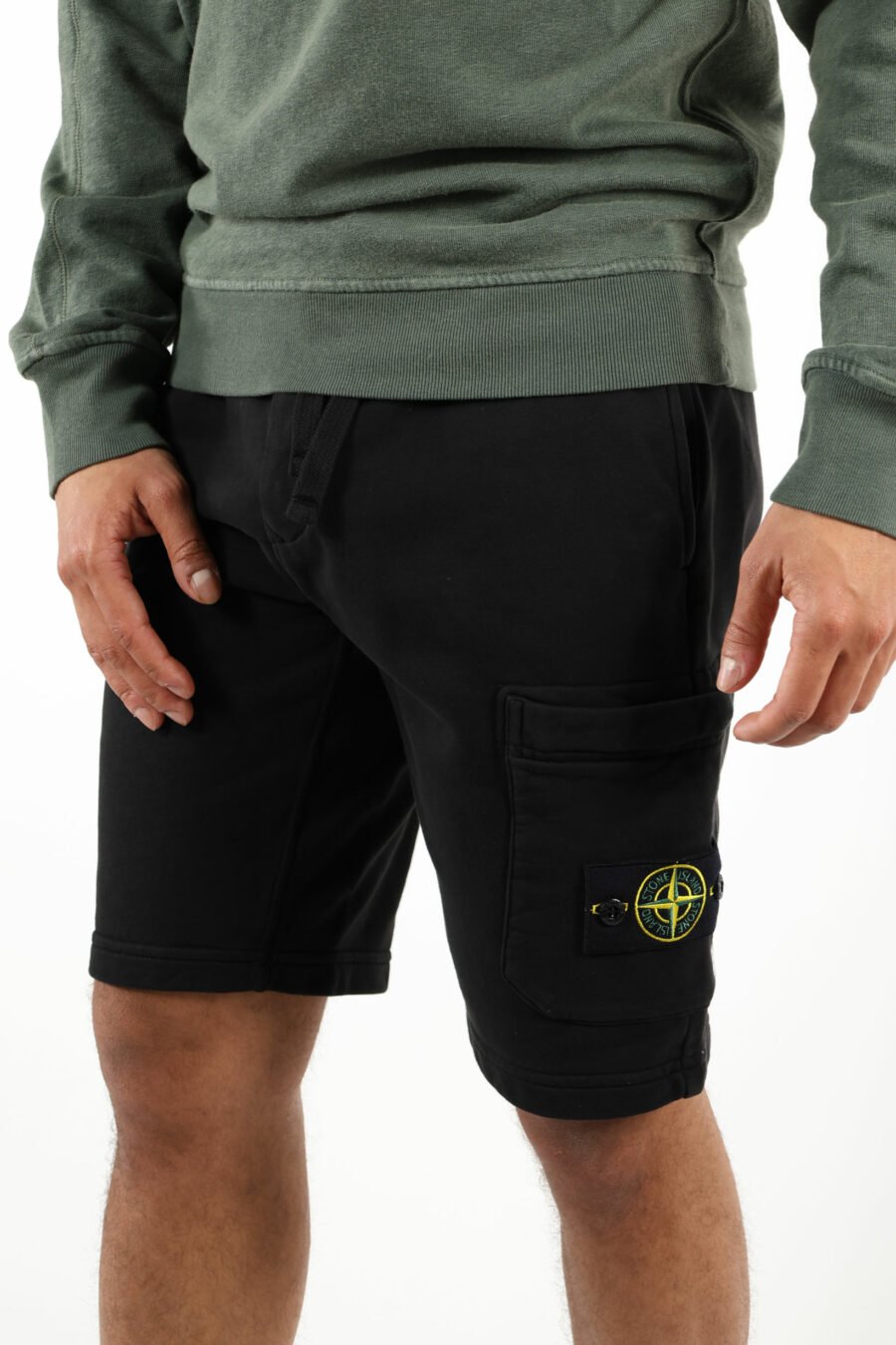 Pantalón de chándal corto negro con logo parche brújula - 111396