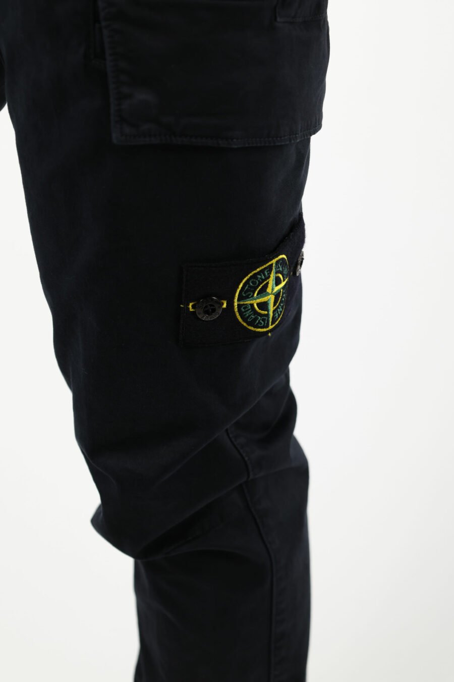 Pantalón azul oscuro "skinny" estilo cargo con logo parche brújula - 111405