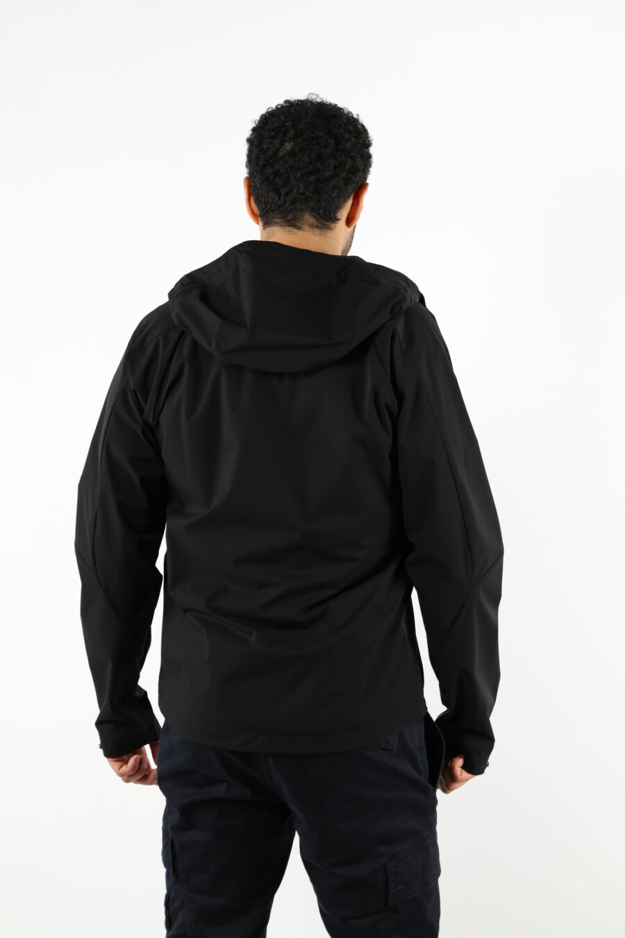 Schwarze Jacke mit Kapuze und Minilogue-Objektiv - 111418