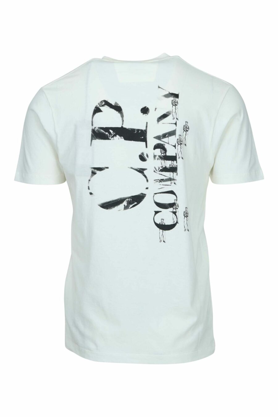 Camiseta blanca con minilogo "cp" con marineros centrado - 7620943764369 1 scaled