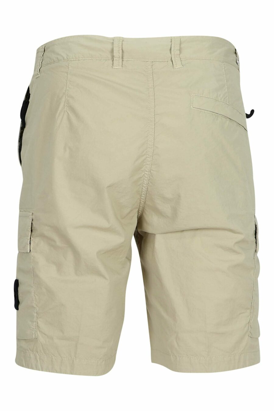 Pantalón corto color arena estilo cargo con logo parche brújula - 8052572916298 2 scaled