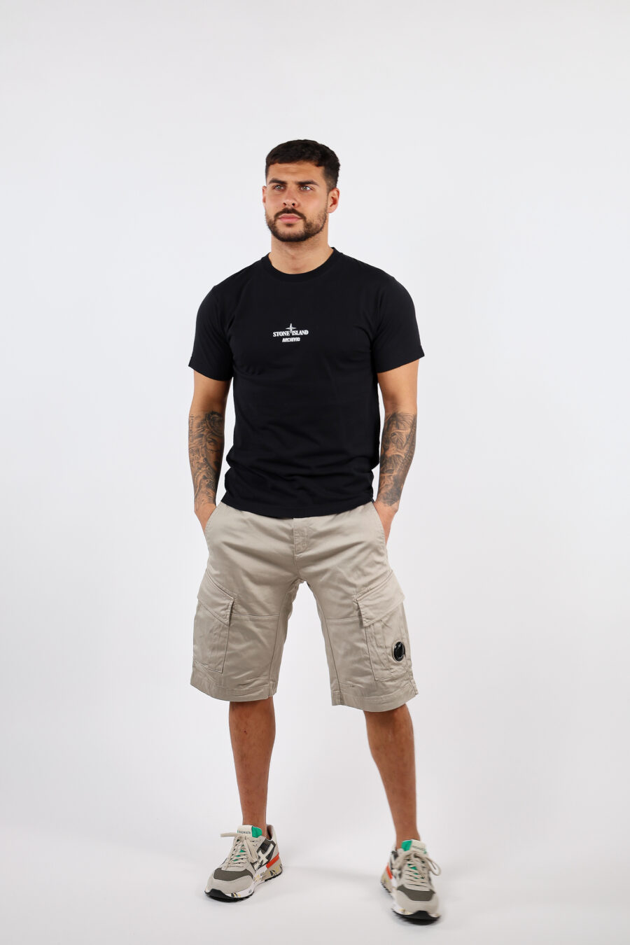 T-shirt preta com mini-logotipo "archivio" centrado - BLS Fashion 150