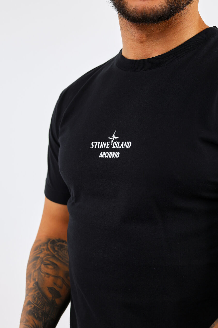Camiseta negra con minilogo "archivio" centrado - BLS Fashion 154