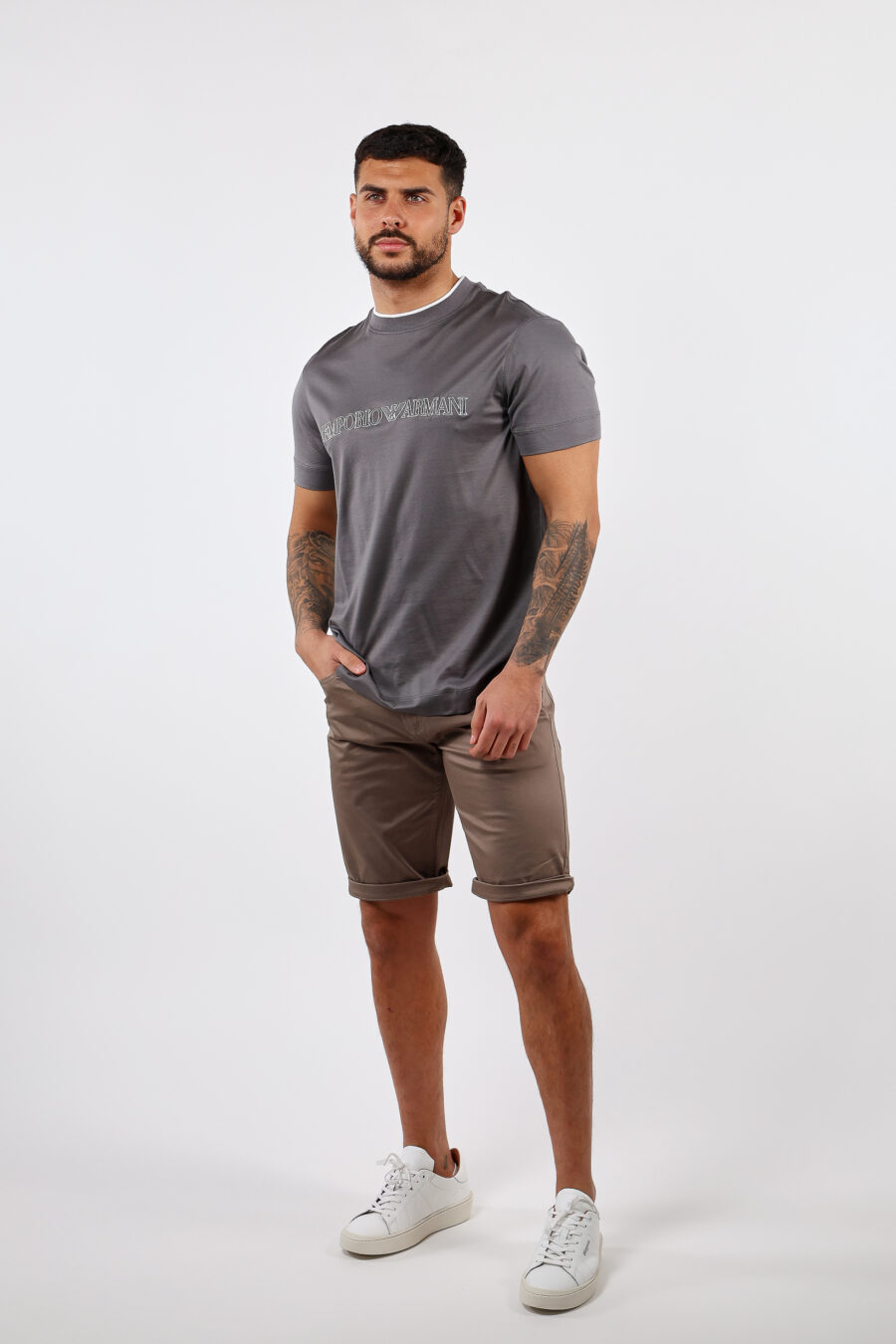 T-shirt cinzenta com maxilogo "emporio" - BLS Fashion 68