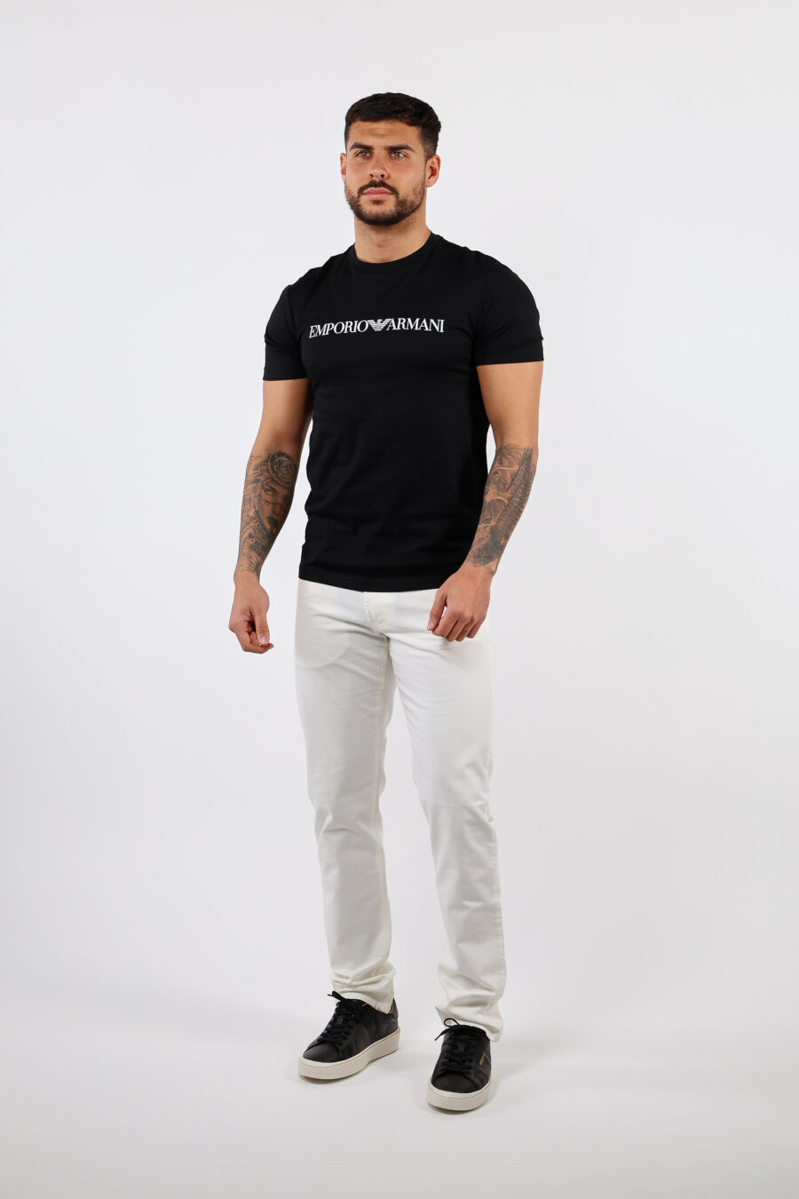 Schwarzes T-Shirt mit weißer Aufschrift - BLS Fashion 87
