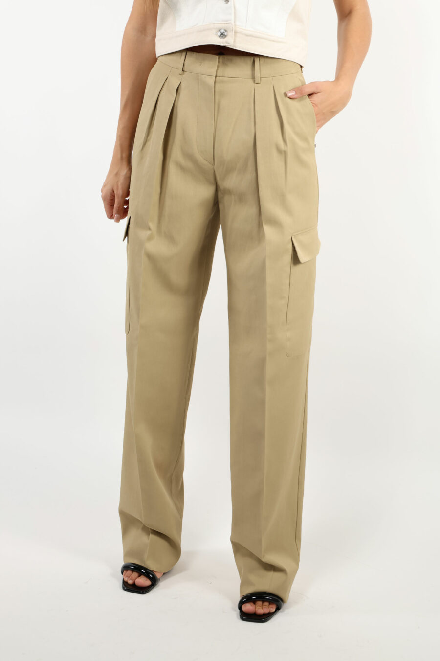 Pantalón beige estilo cargo ancho - 109424