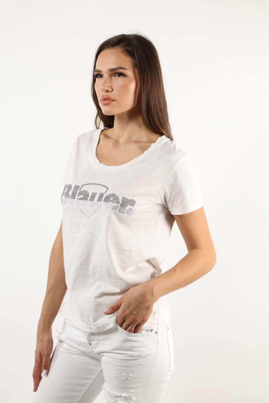 Camiseta blanca con maxilogo texto negro - 110610