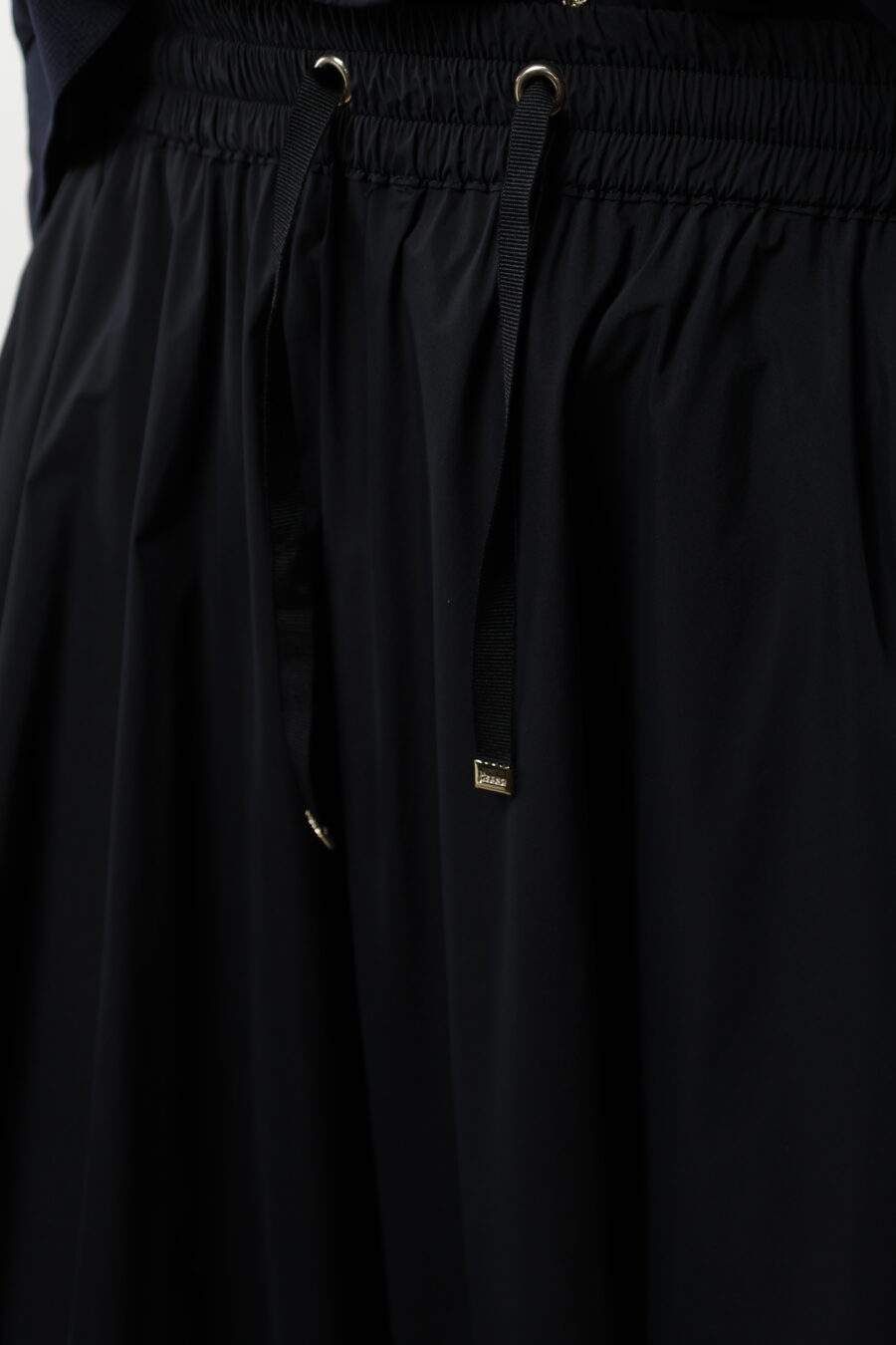 Falda negra de tejido - 110647