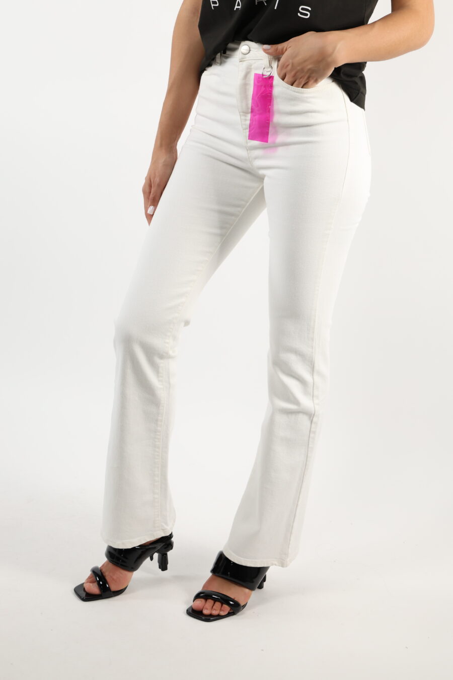 Pantalón blanco "Natie" con etiqueta fucsia - 110672