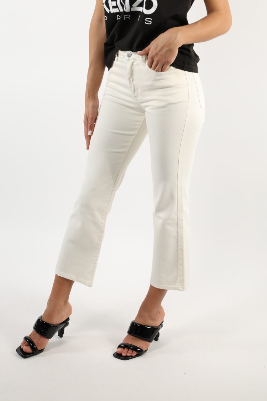 Calças "Pam" em creme branco com bota larga - 110676