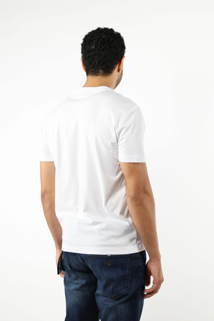 Camiseta blanca con minilogo "lux identity" en placa dorada - 110806