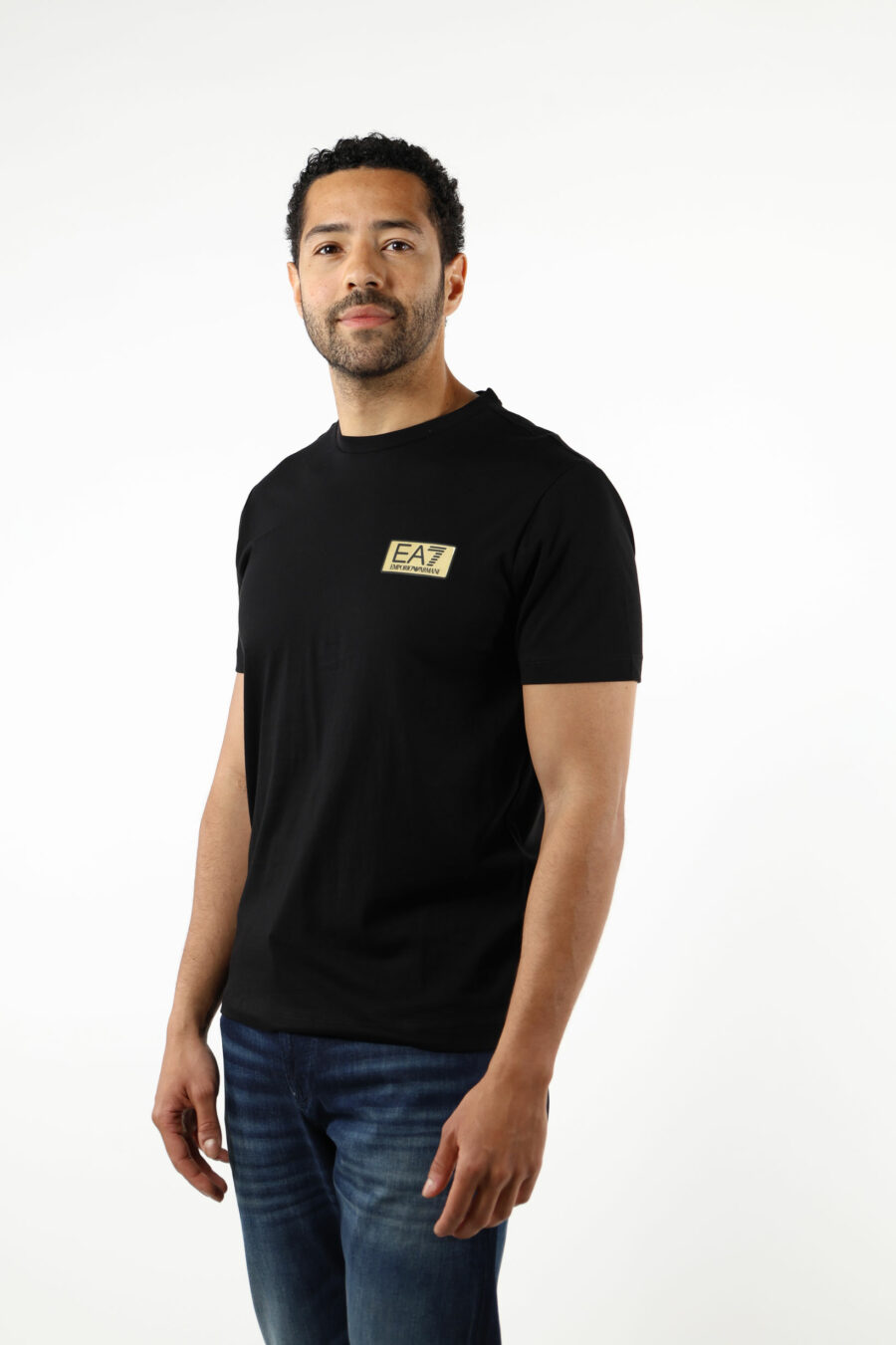 Camiseta negra con minilogo "lux identity" negro en placa dorada - 110813
