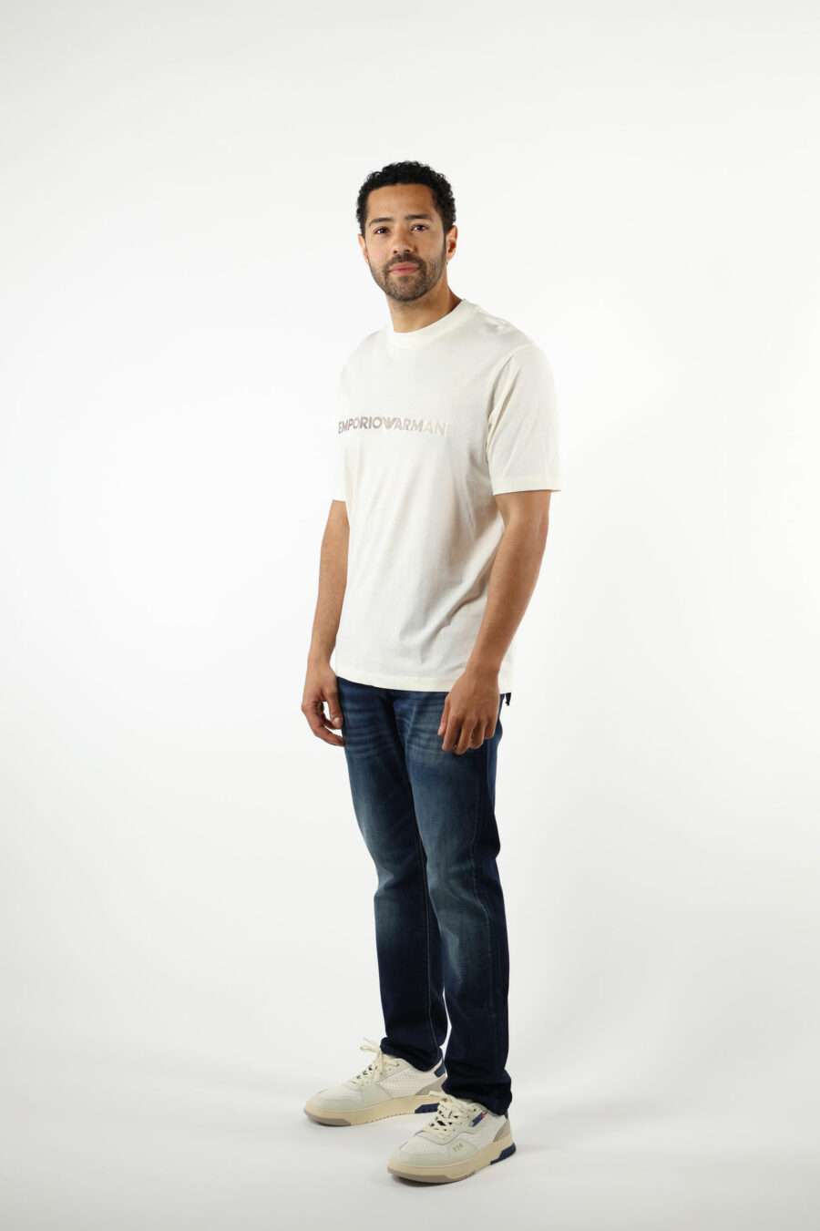 Cremefarbenes T-Shirt mit "emporio" Maxilogo - 110824