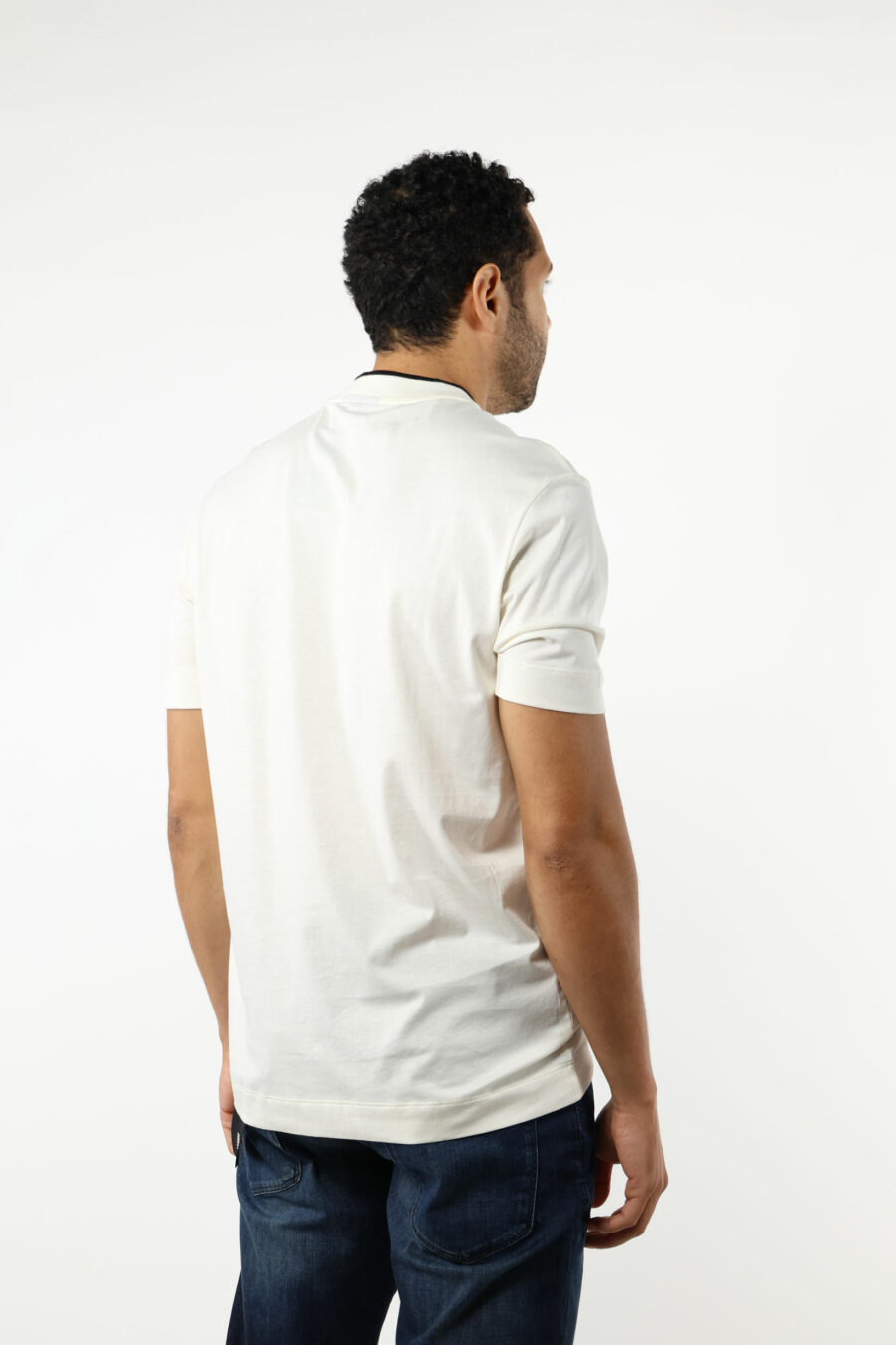 Camiseta color crema con minilogo "emporio" centrado - 110831