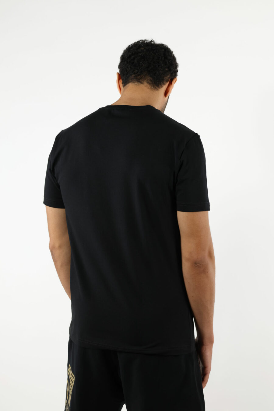 Schwarzes T-Shirt mit neongoldenem "lux identity" Maxilogo - 110904