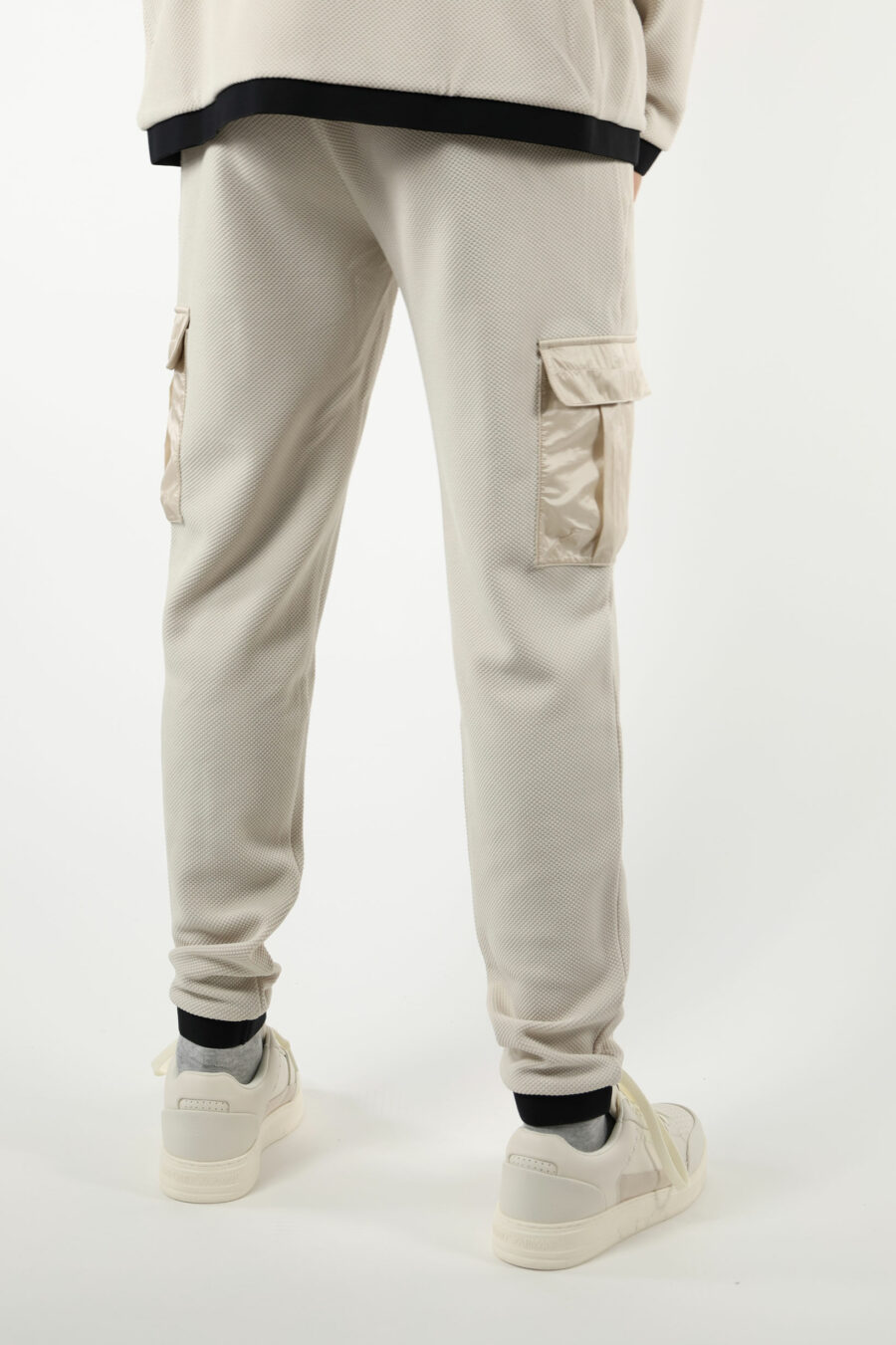 Pantalón de chándal beige mix estilo cargo y minilogo "lux identity" - 110918