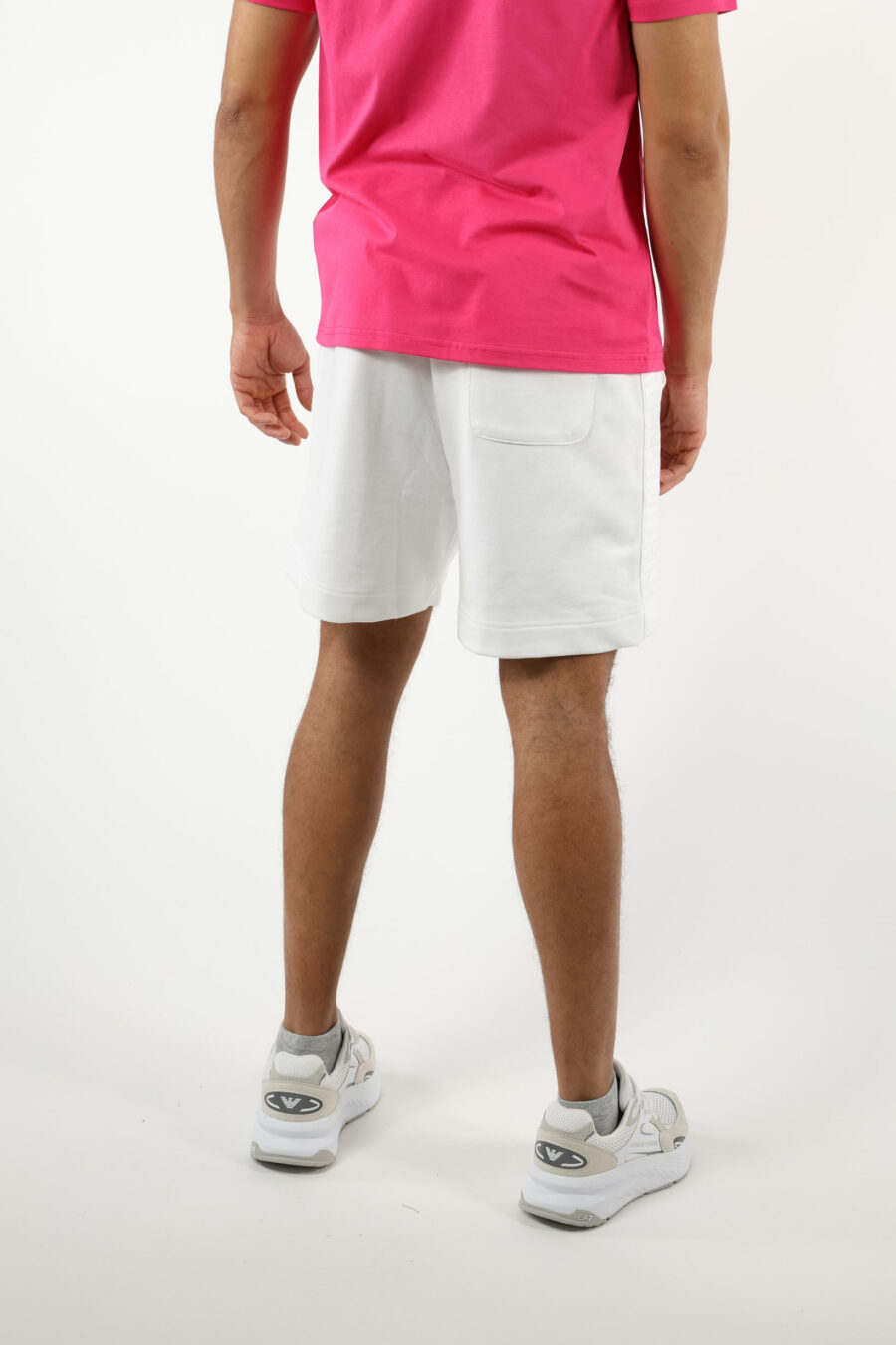 Pantalón de chándal blanco corto con logo monocromático de goma lateral - 111072