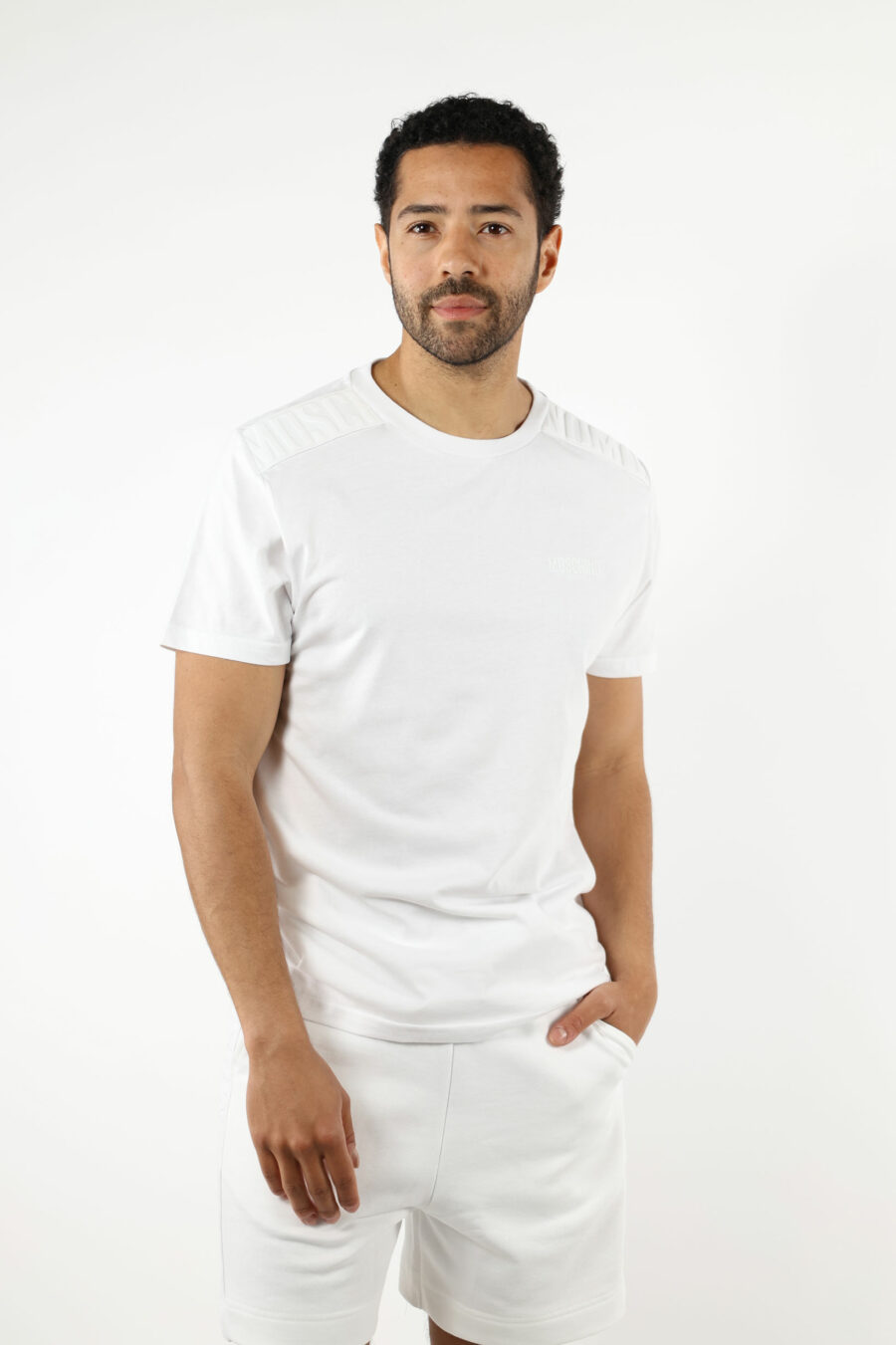 White T-shirt with monochrome rubber logo on shoulders - 111078