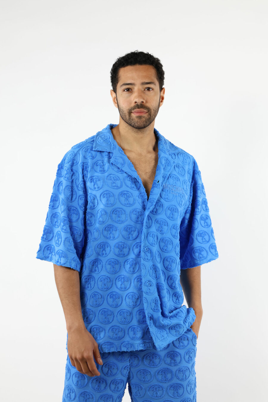 Camisa azul manga corta con "all over logo" doble pregunta - 111090