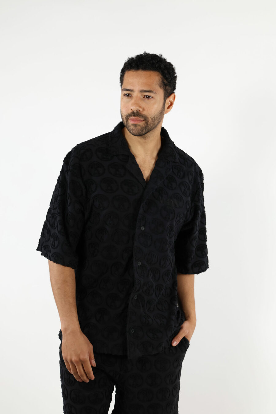Black short sleeve shirt with "all over logo" double question - 111098
