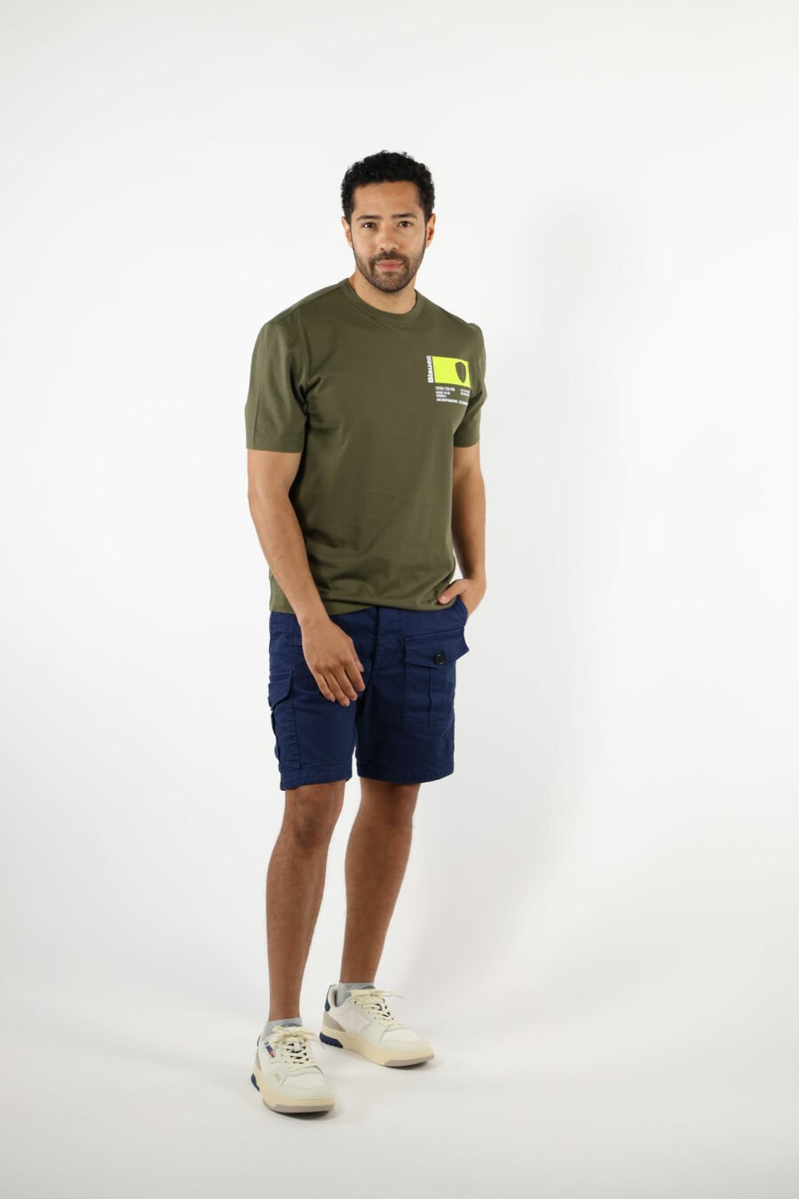 Camiseta verde militar con minilogo estampado bolsillo - 111113