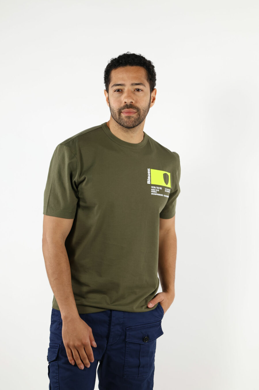 Camiseta verde militar con minilogo estampado bolsillo - 111114