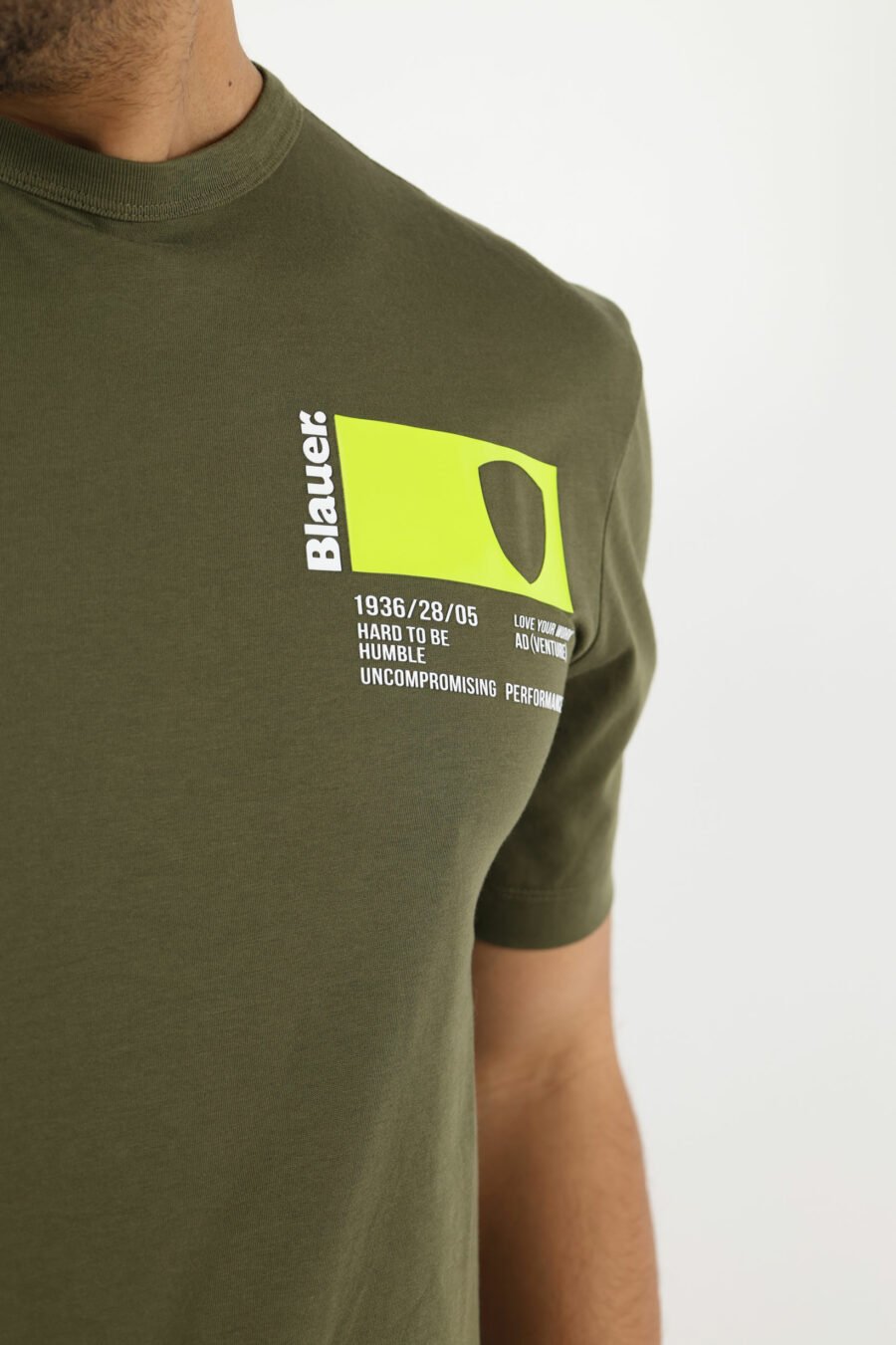 T-shirt vert militaire avec mini poche imprimée du logo - 111115
