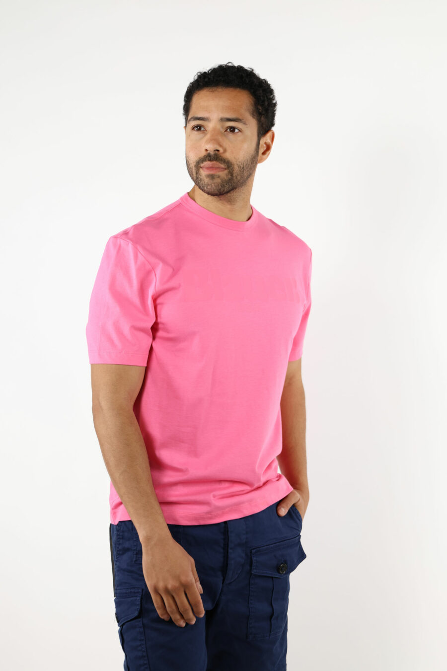 T-shirt rosa com centro de maxilogo monocromático - 111118