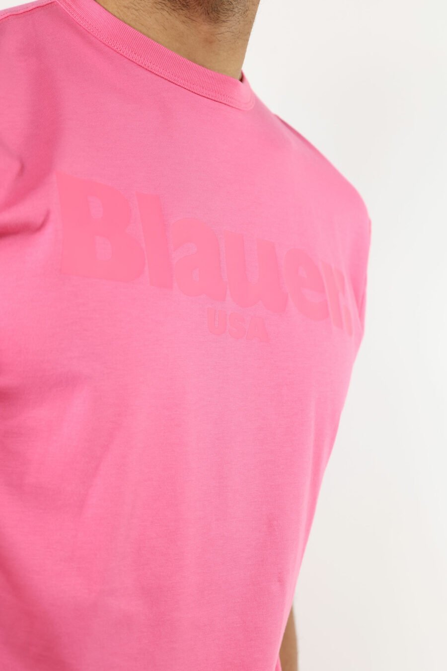 T-shirt rosa com centro de maxilogo monocromático - 111119
