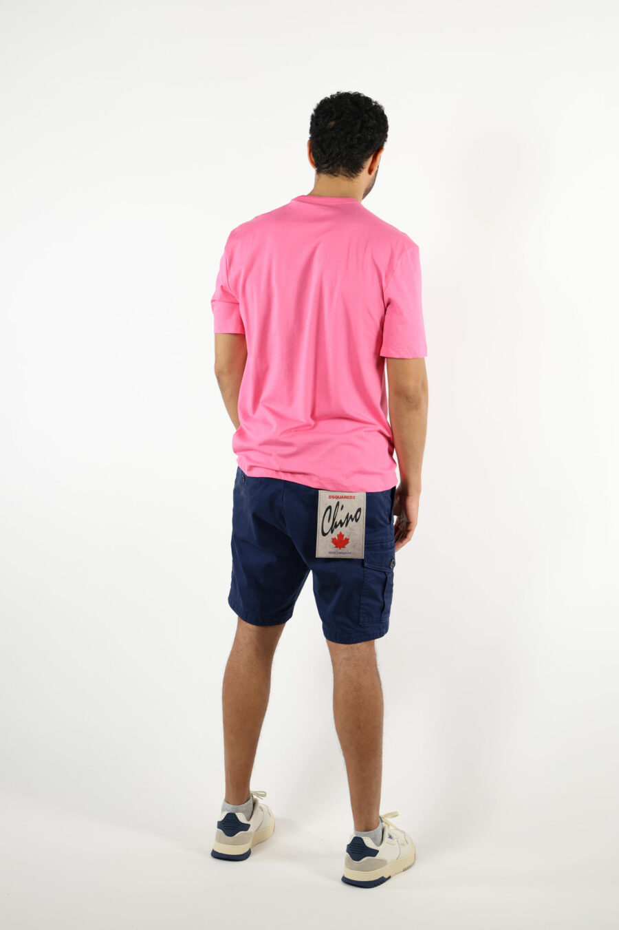 T-shirt rosa com centro de maxilogo monocromático - 111120