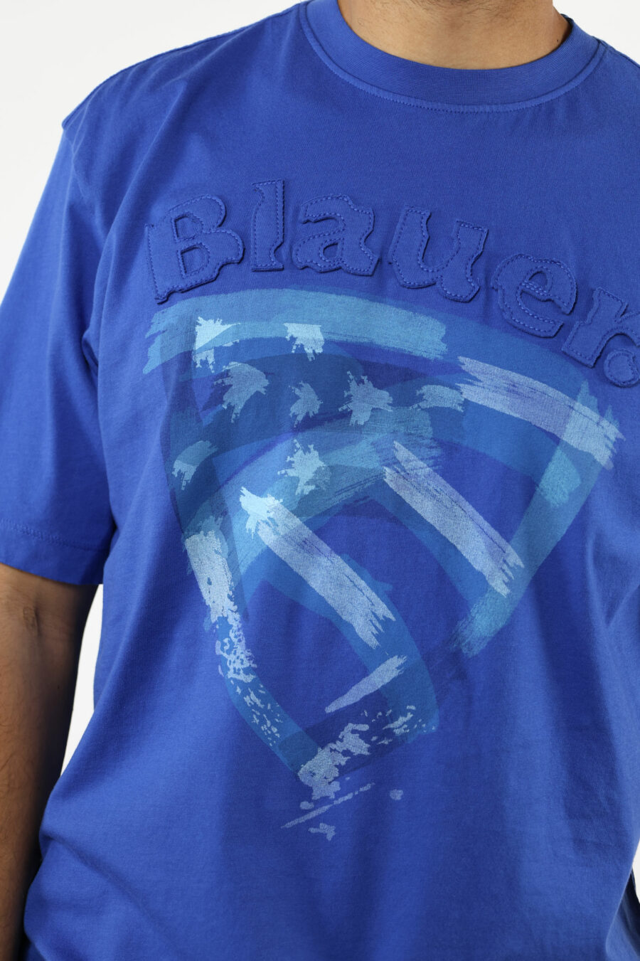 Blaues T-Shirt mit getragenem Schild Maxilogo - 111144