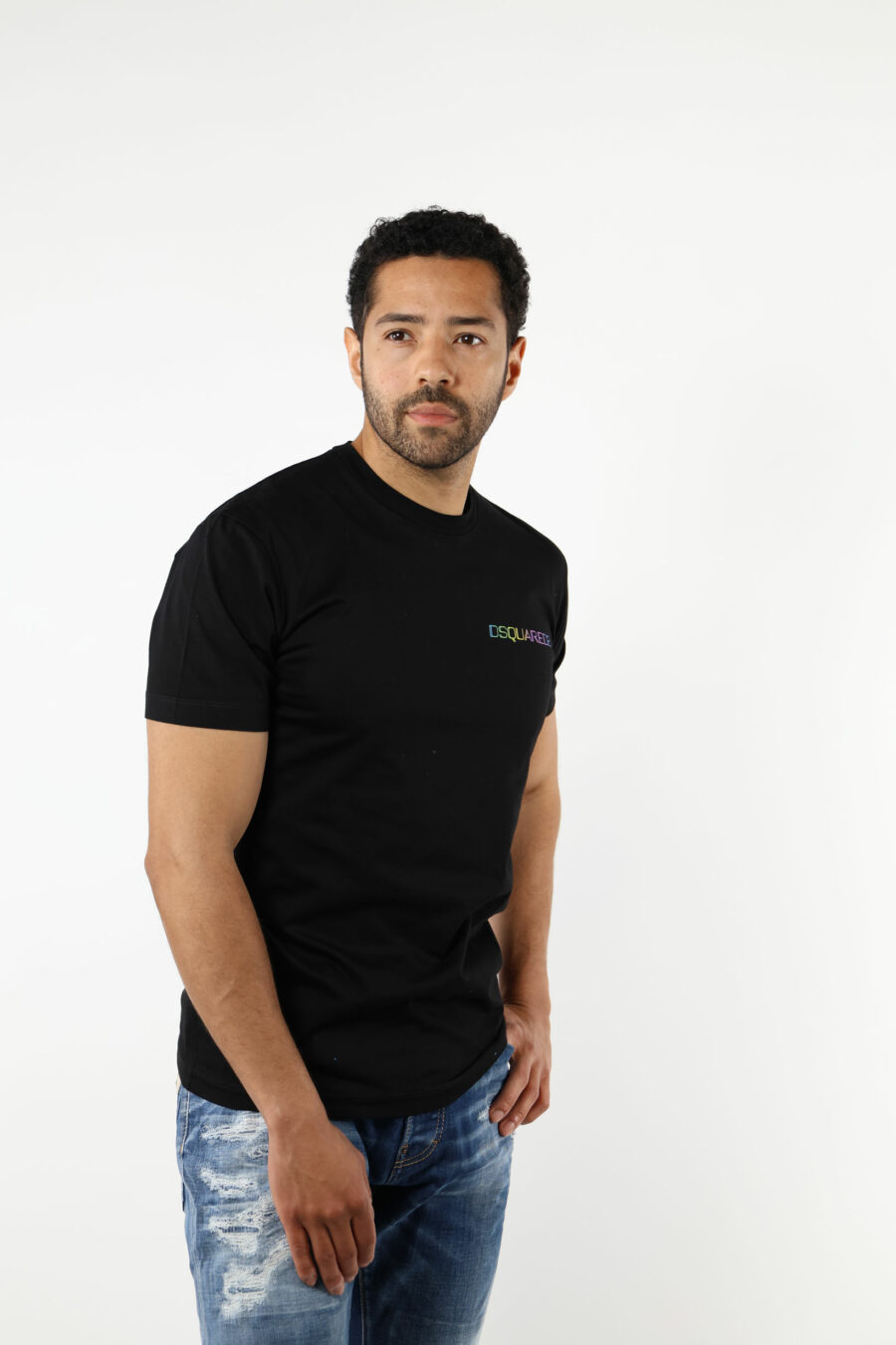 Schwarzes T-Shirt mit mehrfarbigem Mini-Logo an der Seite - 111185