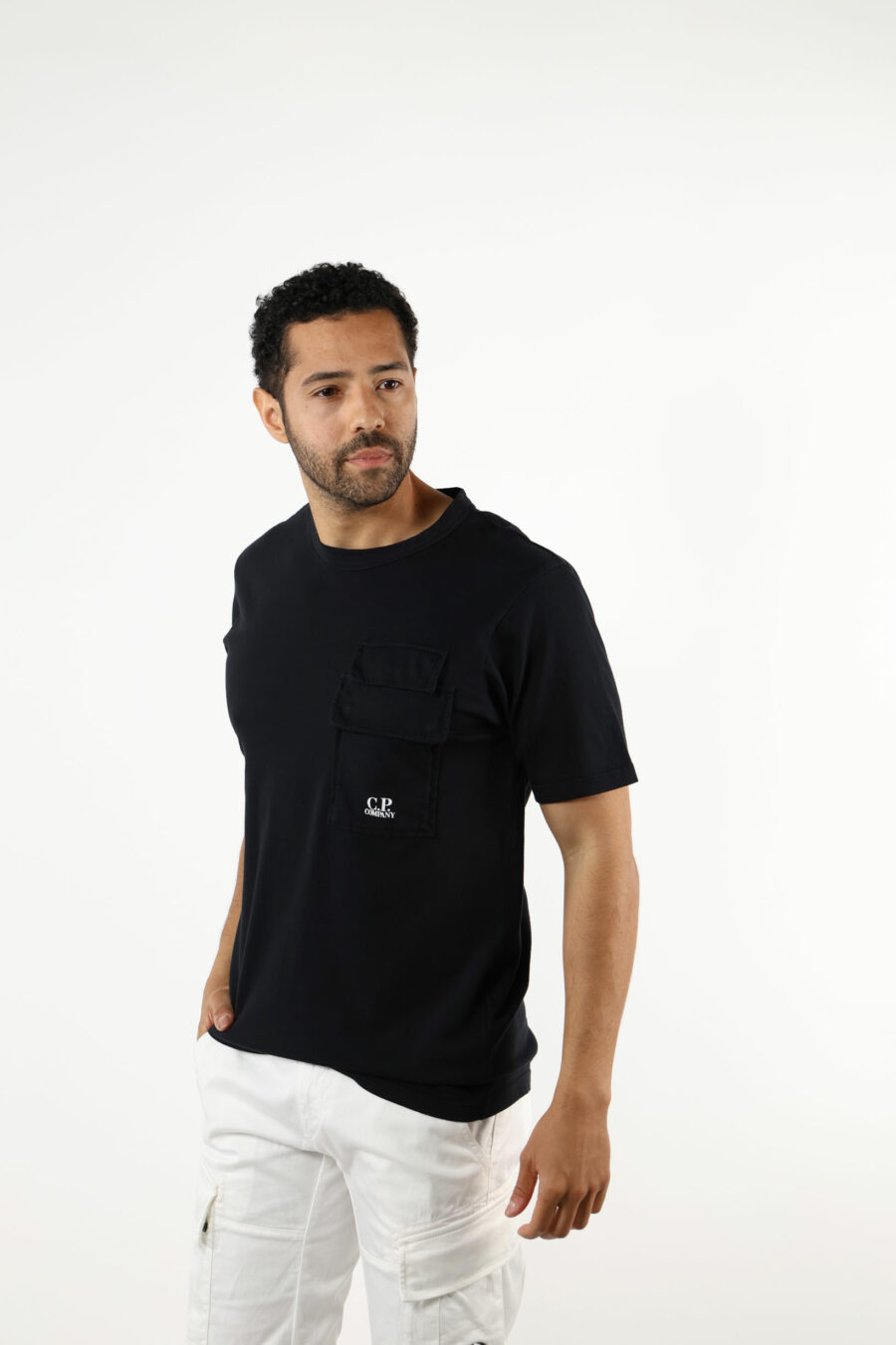 Camiseta negra con bolsillos y minilogo "cp" - 111330