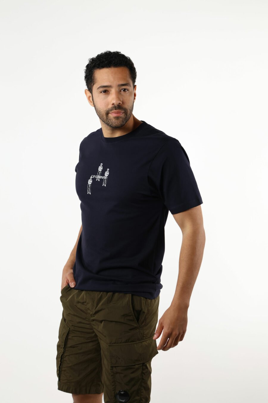 Dunkelblaues T-Shirt mit Minilogue "cp" mit zentrierten Matrosen - 111347