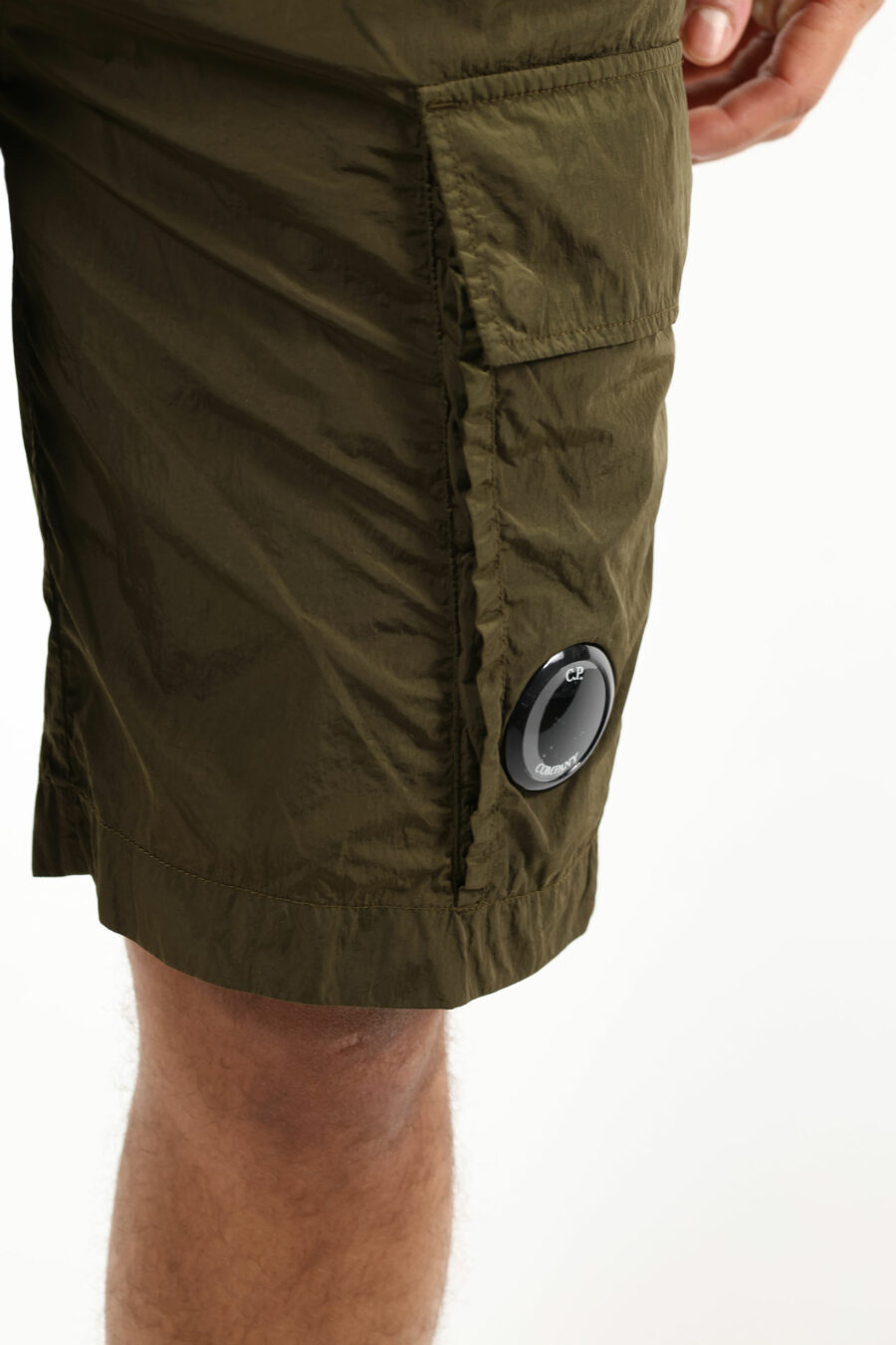 Pantalón corto verde militar con minilogo lente - 111352