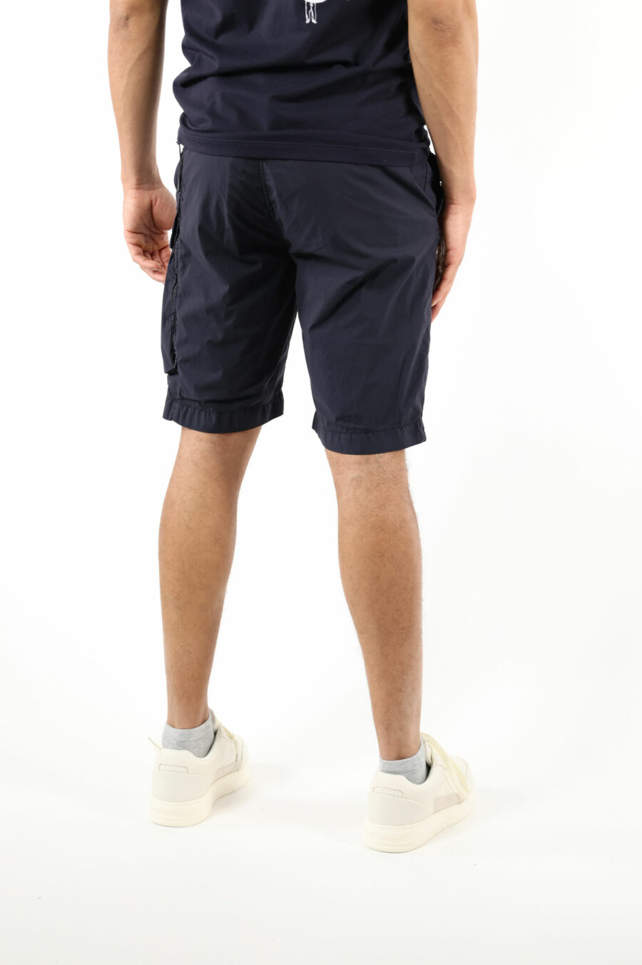 Pantalón corto midi azul oscuro con minilogo lente - 111364