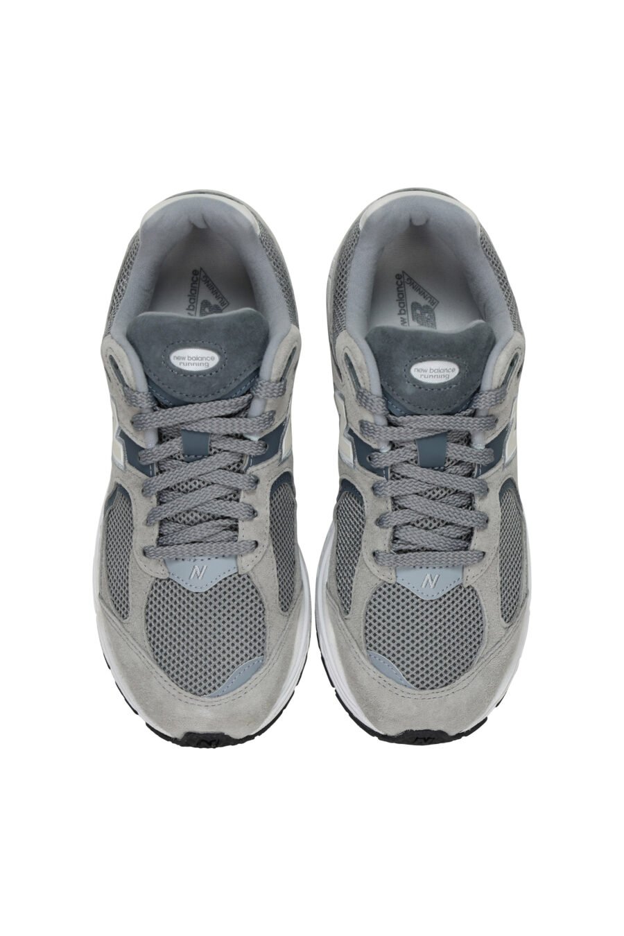 Zapatillas grises mix con negro "2002R" y logo "N" blanco - 196432152469 4