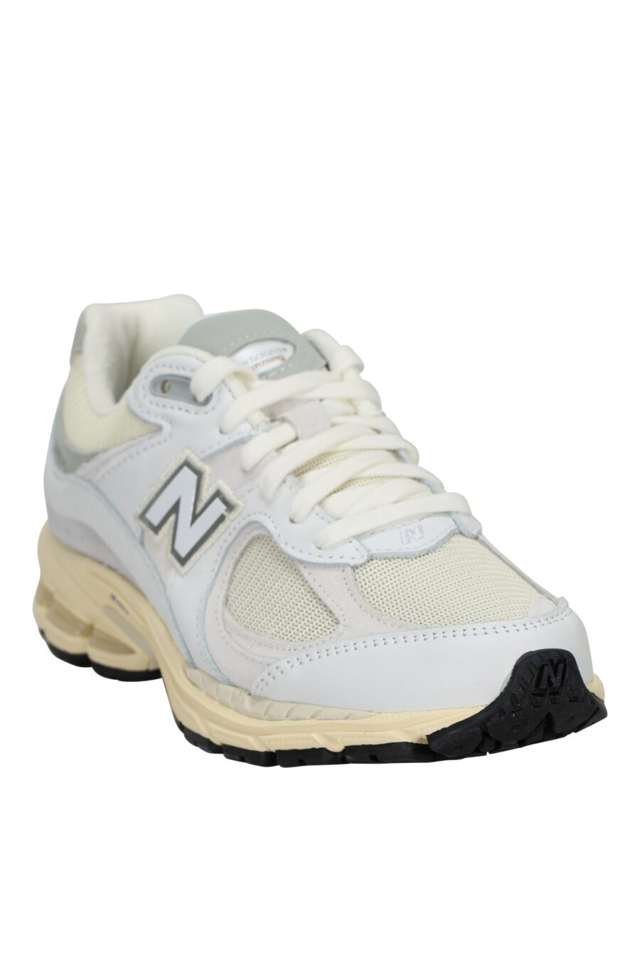 Zapatillas grises mix con blanco y suela beige "2002R" con logo "N" - 197375250014 1