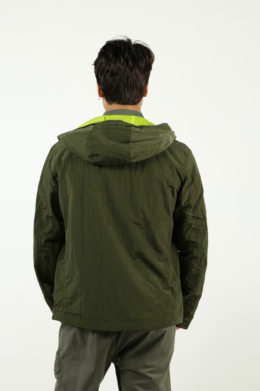 Chaqueta verde militar con capucha y detalles verde lima - number13750