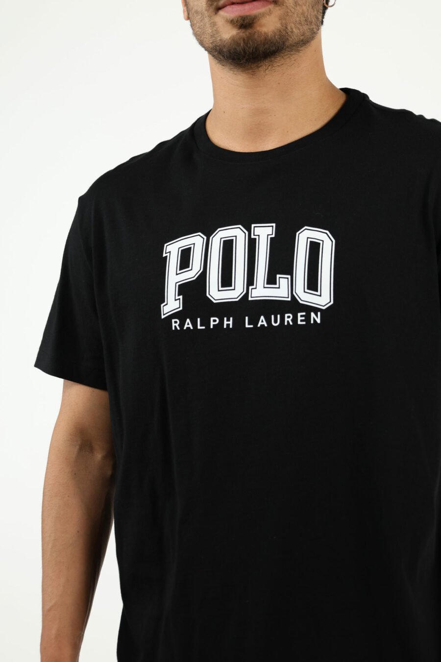 Camiseta negra con maxilogo "polo" en blanco - number14019