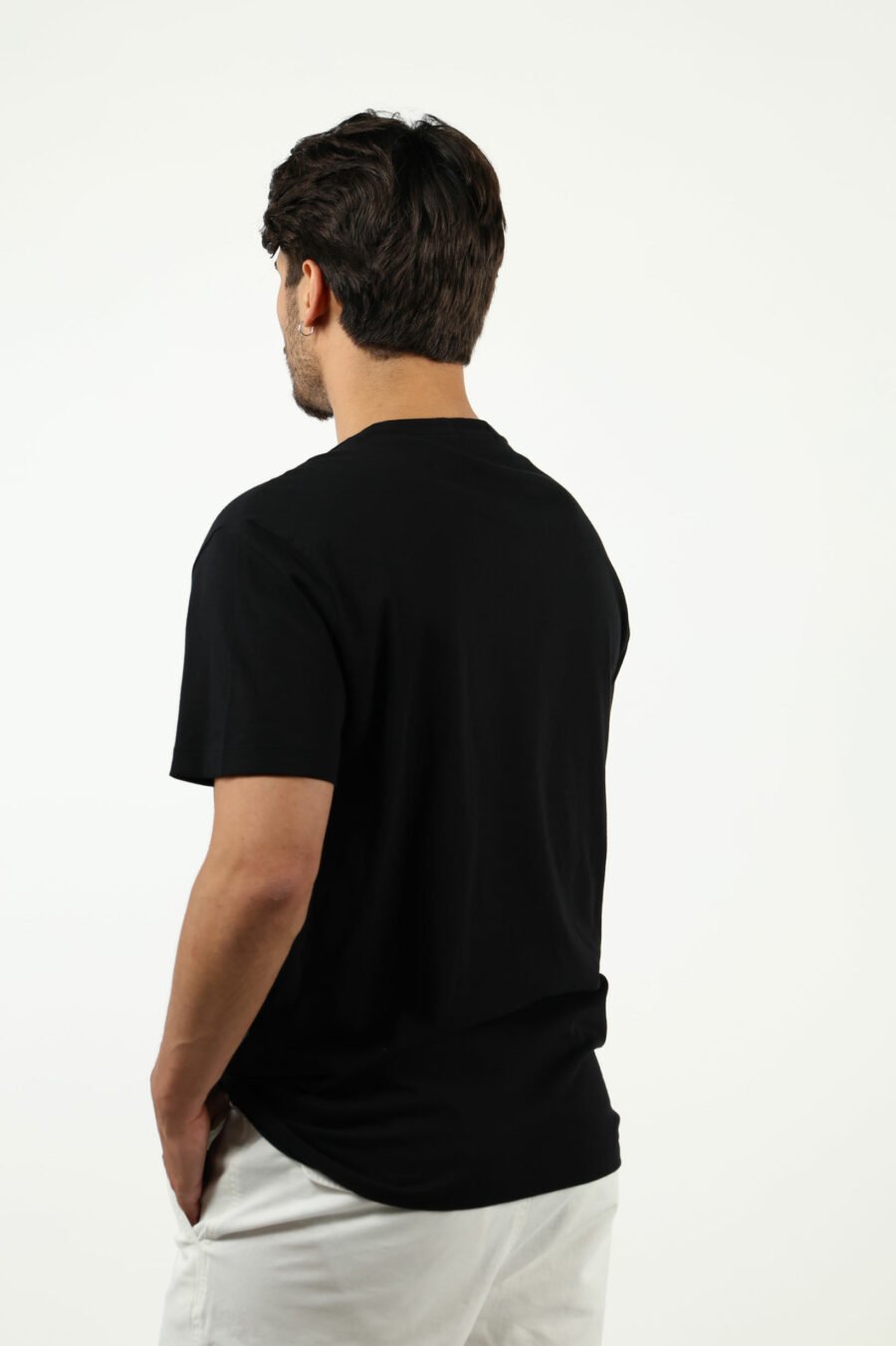 Camiseta negra con maxilogo "polo" en blanco - number14020