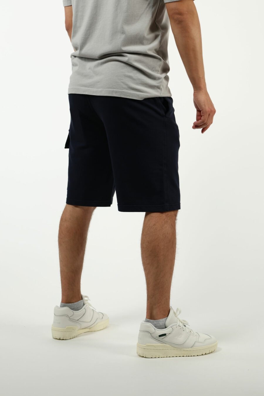 Pantalón de chándal corto azul oscuro estilo cargo con logo lente - number13475