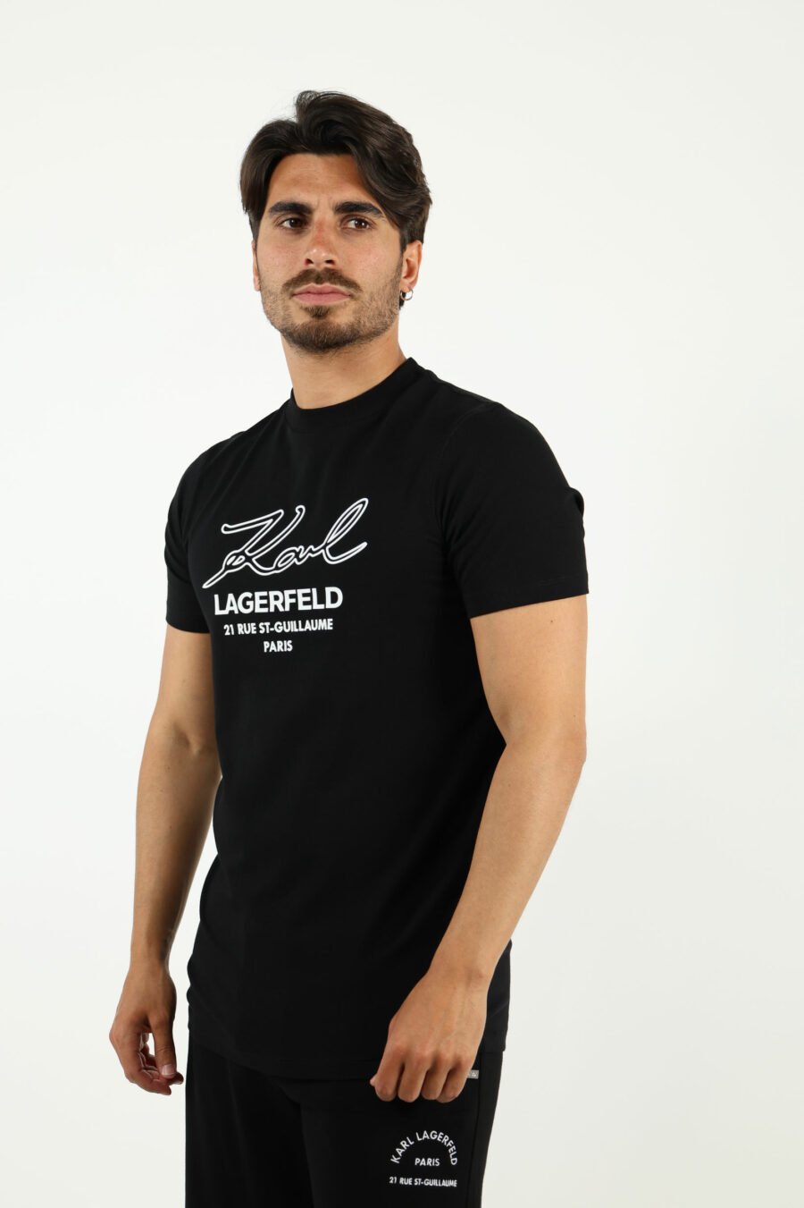 Camiseta negra con maxilogo firma delineado "rue st guillaume" - number13941
