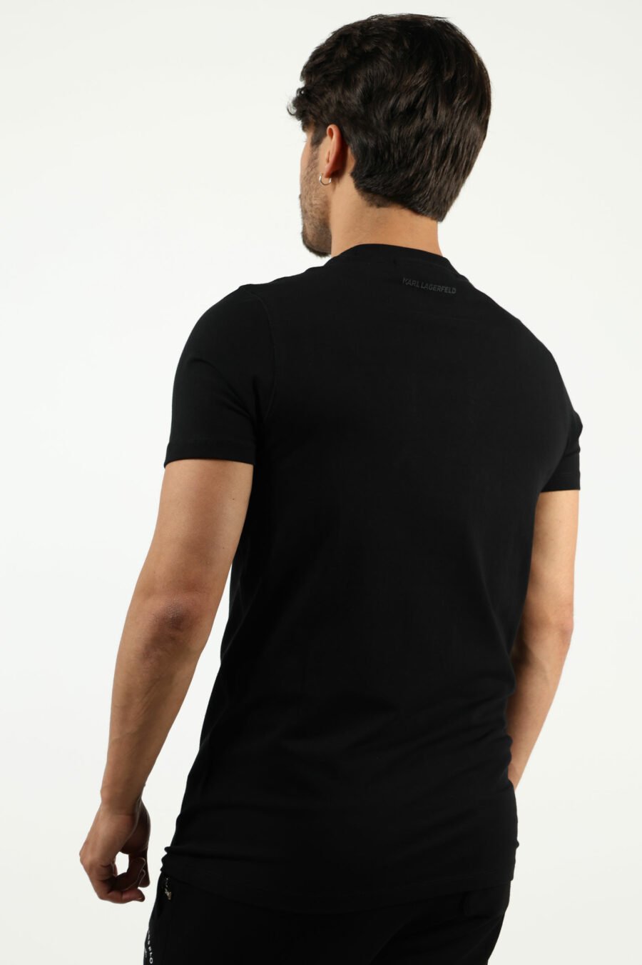 Camiseta negra con maxilogo firma delineado "rue st guillaume" - number13943