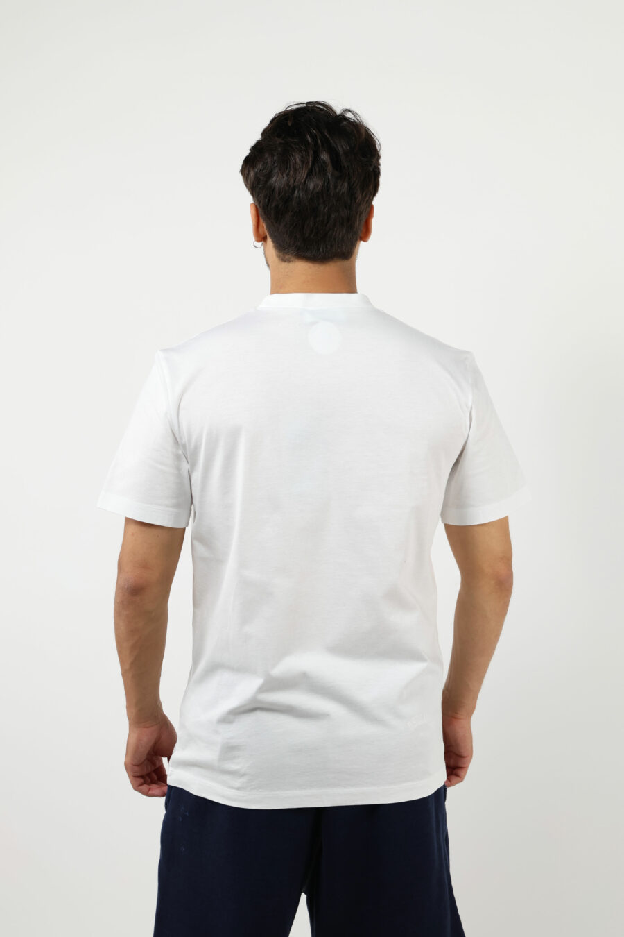 Camiseta blanca con maxilogo "gym" desgastado - 8054148265977 3